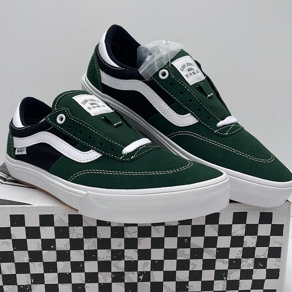 Vans Men's Green and Black Sneakers Gilbert Crocke
Dark Green/White
VN0A5JIFDGY - Picture 4 of 16